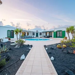 https://villa-milan.puertodelcarmen-hotels.org